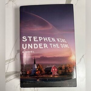 EUC Stephen Kings Under The Dome, Hard Cover with Jacket